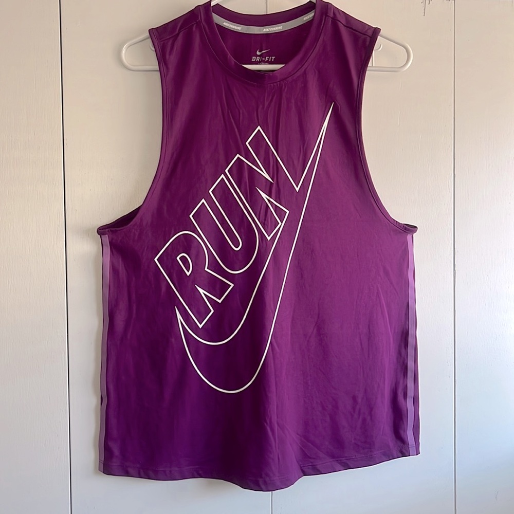 Nike women’s sleeveless running top